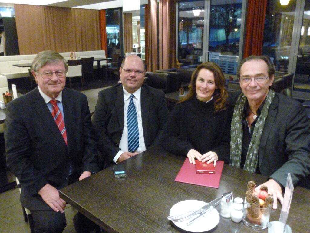 Aftershowparty nach Verleihung der Ehrenzeichen, mit Julius Koller, Angelika Messner und Christian Kolonovits